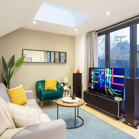 A Beautiful One Bedroom Flat With Garden & Parking 밀힐 외부 사진