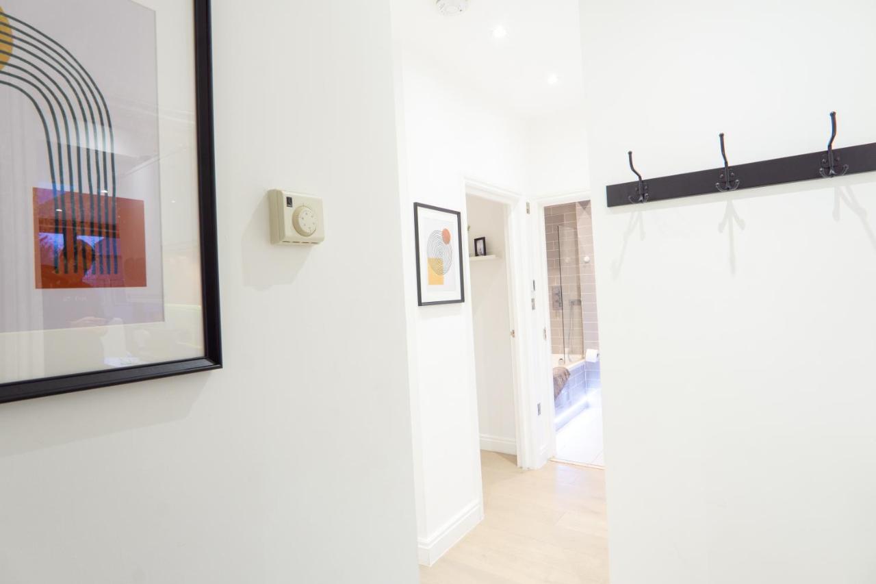 A Beautiful One Bedroom Flat With Garden & Parking 밀힐 외부 사진