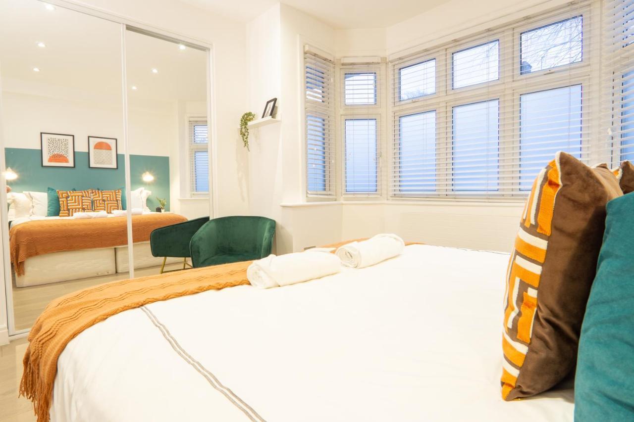 A Beautiful One Bedroom Flat With Garden & Parking 밀힐 외부 사진